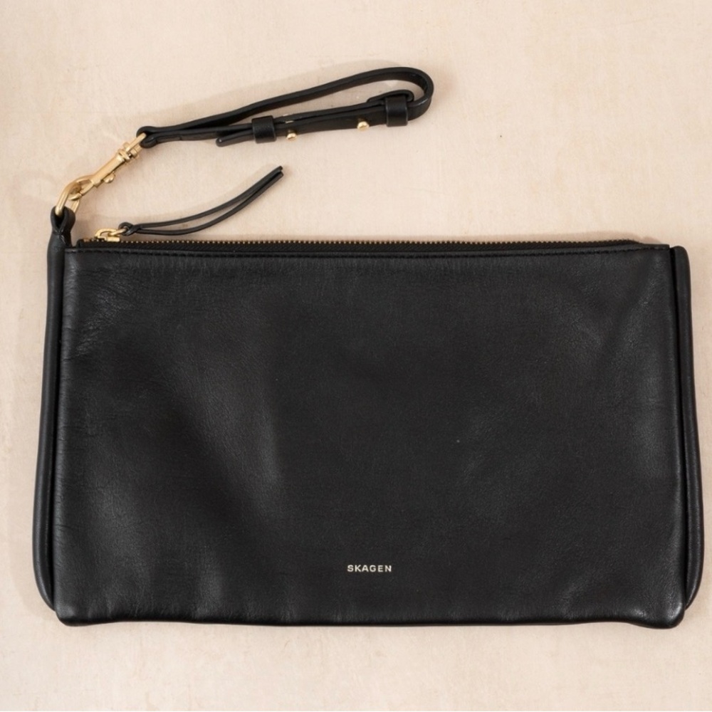Skagen Black Leather Wristlet